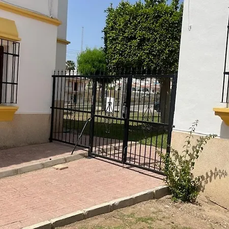 Beautiful Ground Floor 1-bed With 4 Pools *